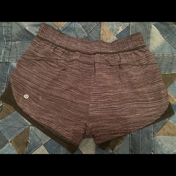 LULULEMON SHORTS - SIZE 8 - Picture 1 of 4